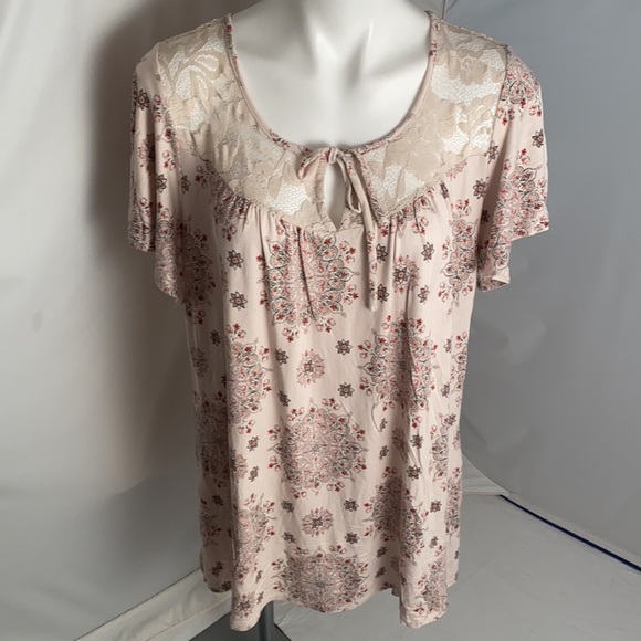 Torrid multicolor soft boho flutter sleeve top - Picture 1 of 13